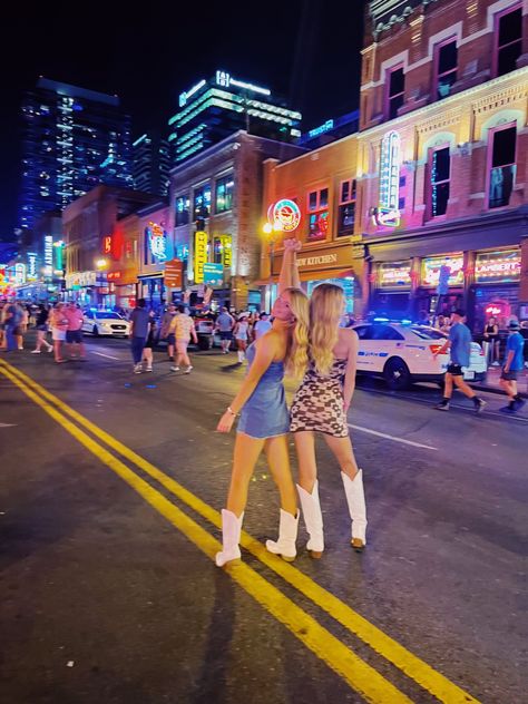 Broadway Nashville, Nashville Broadway, Country Girl Aesthetic, Tennessee Outfits, Friends In Low Places, 18th Bday, Tennessee Travel, Nashville Trip, Gatlinburg Tennessee