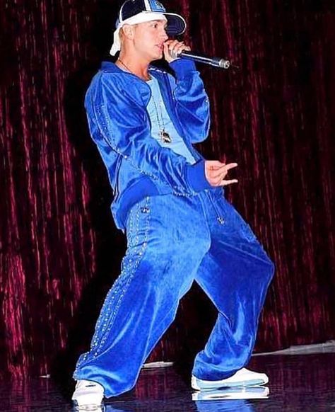 Eminem😍 Slim Shady Outfit, Eminem Style, Marshall Eminem, Cultura Hip Hop, The Slim Shady, Eminem Wallpapers, Looks Hip Hop, Eminem Photos, Eminem Rap