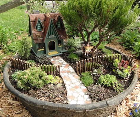 Fairy Garden Fairy Garden Design Ideas, Miniature Garden Design, Kaktus Dan Sukulen, Fairy Garden Designs, Fairy Garden Crafts, Pot Crafts, Faeries Gardens, Mini Fairy Garden, Fairy Garden Houses