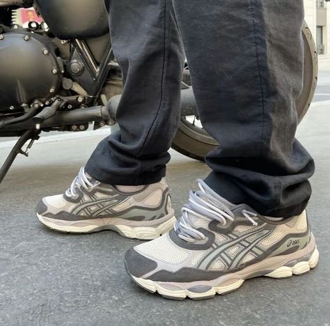 Shoes For Guys Sneakers, Shoe Inspo Men, Asics Outfit Men, Guy Shoes, Trendy Shoes Sneakers, Dr Shoes, Pretty Shoes Sneakers, Kicks Shoes, Streetwear Shoes