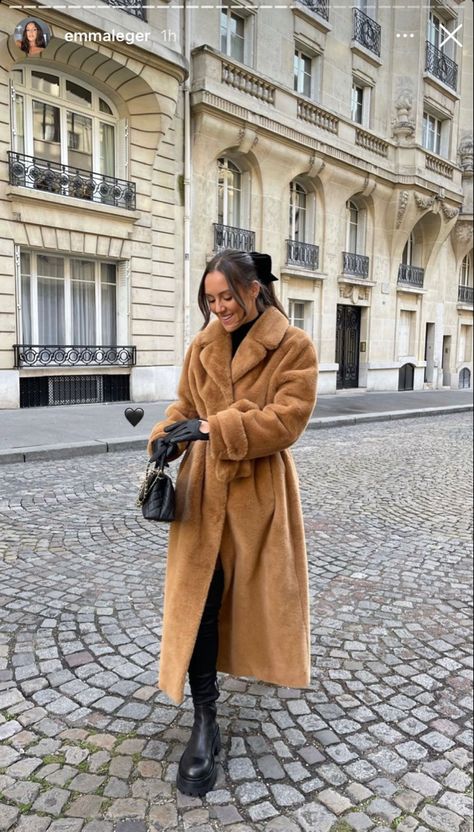 emma rose leger parisian aesthetic winter outfit inspo French Girl Aesthetic Winter, Emma Rose Leger, Italian Aesthetic Outfit, Winter Outfits Paris, Parisian Style Winter, Paris Winter Fashion, Lightroom Dng, Parisian Winter, Paris Winter