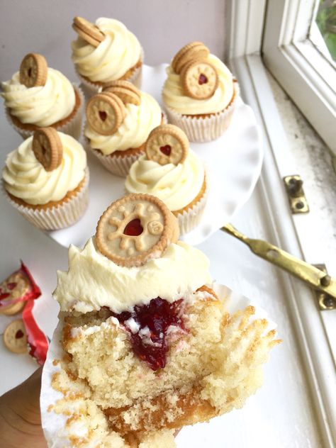 Cupcakes With Frosting, Sponge Cupcakes, Vanilla Sponge, Beautiful Cupcakes, Cupcakes Recipe, Vanilla Buttercream, Raspberry Jam, Strawberry Jam, Cupcake Muffins