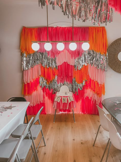 DIY Fringe Backdrop Classroom Backdrop Wall, Diy Backdrop Tablecloth, Fringe Tassel Backdrop, Fringe Diy Backdrop, How To Fringe Backdrop, Fringe Party Backdrop, How To Make Fringe Backdrop, Fringe Wall Backdrop Diy, Pink And Orange Backdrop