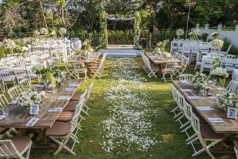 Backyard Reception Decorations, Backyard Wedding Reception Decorations, Cheap Backyard Wedding, Wedding Reception Layout, Backyard Wedding Decorations, Reception Layout, Backyard Wedding Ceremony, Wedding Reception Seating, Wedding Backyard Reception