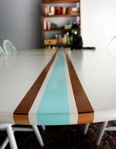 surfboard dining table - Google Search Refinishing Dining Table, Surf Table, Deco Surf, Dengeki Daisy, Bathroom Decor Ideas Themes, Upcycled Furniture Diy, Retro Surf, Surf Decor, Concrete Home