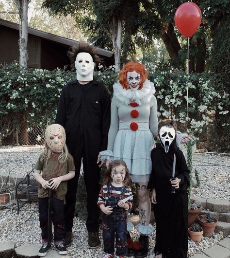 𝘍𝘖𝘓𝘓𝘖𝘞 @𝘘𝘜𝘐𝘕𝘛𝘌𝘊𝘐𝘈𝘊𝘏𝘈𝘈 𝘍𝘖𝘙 𝘔𝘖𝘙𝘌 𝘐𝘕𝘚𝘗𝘖💕 Costume Halloween Famille, Family Themed Halloween Costumes, Halloween Costumes For Family, Horror Halloween Costumes, Movie Halloween Costumes, Themed Halloween Costumes, Horror Costume, Halloween Costumes For 3, Diy Halloween Costumes Easy