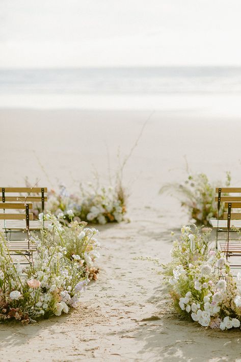 Beach Ceremony Ideas, Spring Beach Wedding, Coastal Elopement, Small Beach Weddings, Oregon Coast Elopement, Oregon Coast Wedding, Simple Beach Wedding, Airbnb Wedding, Coast Elopement