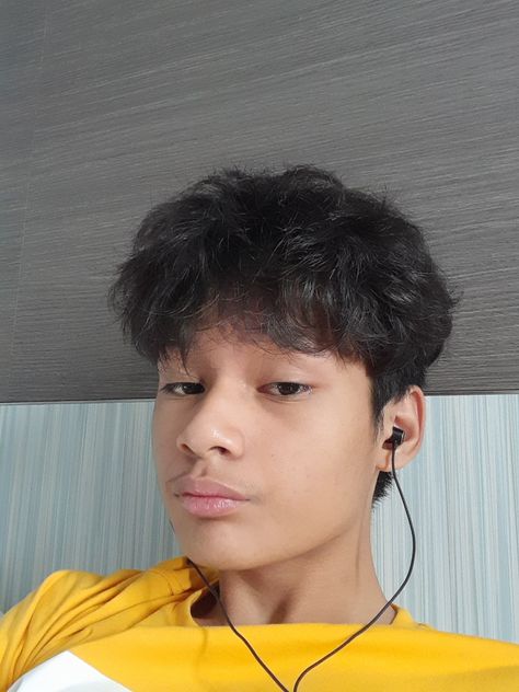 Curly hair/ asian Malaysian Boys, Malay Guy, Curly Hair Asian, Hair Asian, Boys With Curly Hair, Boys Haircuts, Boy Hairstyles, Asian Men, Short Hair Cuts