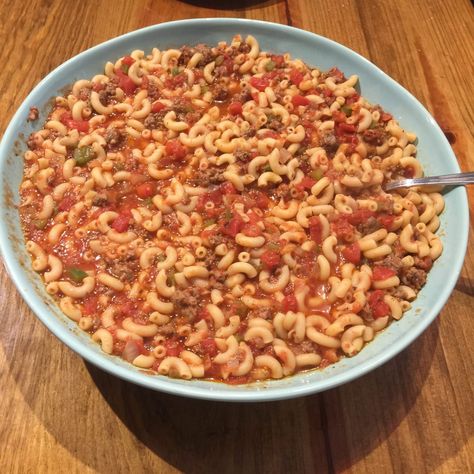 Classic Johnnie Marzetti - Greg's Kitchen Canned Spaghetti Sauce, Stewed Tomatoes, Beef Recipes Easy, Beef Recipes For Dinner, Spaghetti Sauce, Recipe For Mom, 1 Pound, Food App, Stuffed Green Peppers