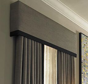 A cover board that goes over the rod to hide the hardwares giving it a clean look Bordered Curtains, Curtain Box, Curtain Pelmet, Cornice Board, Bedroom Door Design, Hall Interior Design, Window Screen, Hall Interior, Bedroom Wall Paint