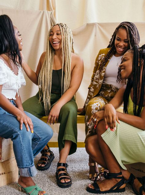 The Inherent Sisterhood Of Black Female Friendship+#refinery29 #paid Healing Retreats, Friendship Photoshoot, Color Healing, Women Friendship, Sisters Photoshoot, Girl Friendship, Female Friendship, Giving People, Go Off