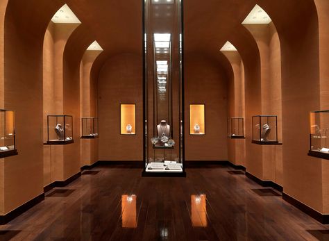 interview with bulgari on heritage jewellery and the DOMVS museum | Netfloor USA Jewelry Store Interior, Museum Lighting, Museum Interior, Retail Store Interior Design, Desain Pantry, Jewelry Store Design, Jewellery Shop Design, Jewellery Exhibition, Retail Store Interior