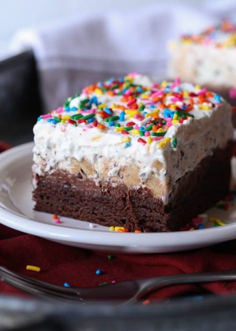 Brownie Bottom Ice Cream Cake is my MOST favorite Ice Cream Cake EVER. A rich, fudgy brownie on the bottom, topped with creamy chocolate frosting, and my most favorite cookie dough ice cream on top! Some whipped cream and sprinkles make this MAJOR party cake! #cookiesandcups #icecreamcake #cookiedough #brownies #brownierecipe #sprinkles #chocolate #party Chocolate Brownie Ice Cream Cake, Brownie Bottom Ice Cream Cake, Brownie And Ice Cream Dessert, Ice Cream Cake Brownie, Cookie Dough Ice Cream Cake, Ice Cream Cookie Cake, Best Ice Cream Cake, Creamy Chocolate Frosting, Brownie Ice Cream Cake