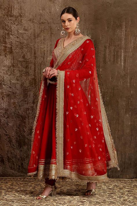 Buy Red Silk Chanderi Embroidery Dori V Neck Anarkali Set For Women by SHIKHAR SHARMA Online at Aza Fashions. Red Anarkali Suits, Chanderi Anarkali, Suits For Women Indian, Red Anarkali, डिजाइनर कपड़े, Indian Suit, Red Kurta, Anarkali Dress Pattern, Indian Dresses Traditional