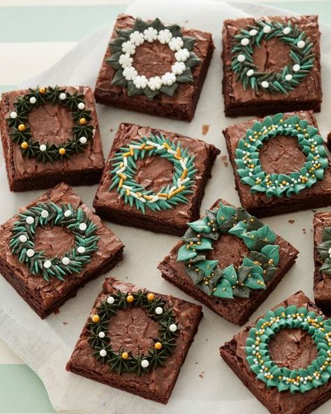 Decorated Brownies, Green Icing, Christmas Brownies, Chocolate Covered Strawberries Bouquet, Blue Icing, Juniper Green, Cookie Platter, Gold Sprinkles, Wilton Cake Decorating