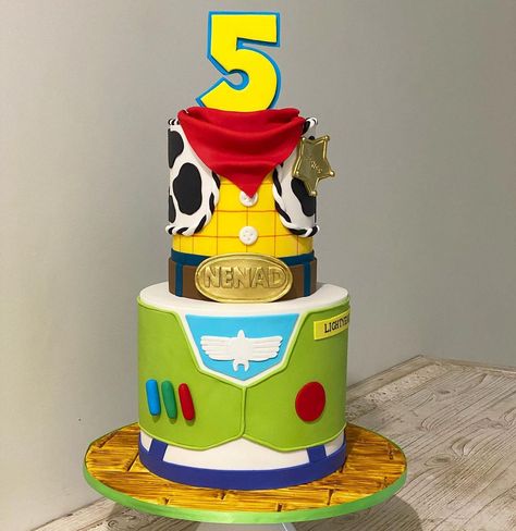 Woody And Buzz Cake, Buzz And Woody Cake, Woody Cake Toy Story, 2 Fast Birthday Party Cake, Toy Story Cake Ideas, Buzz Lightyear Cake, Toy Story Birthday Cake, Barnyard Cake