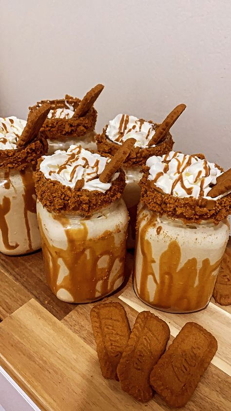 Lotus Biscoff Spread, Shake Cup, Oreo Shake, Biscoff Spread, Biscoff Cookies, Fav Food, Lotus Biscoff, Whip Cream, Vanilla Ice