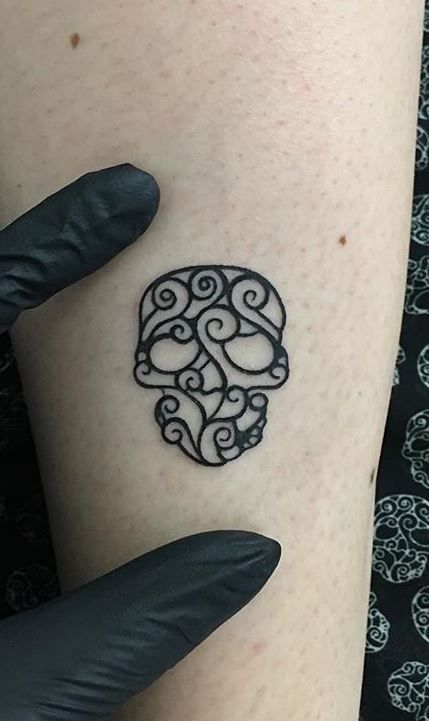 Black And White Sugar Skull Tattoo, Happy Skull Tattoo, Skull Finger Tattoo For Women, Simple Sugar Skull Tattoo, Small Skull Tattoo Ideas, Small Tattoos Skull, Small Skull Tattoo Design, Mexican Tattoo Ideas For Women, Tiny Skull Tattoos For Women