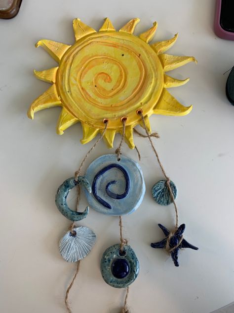 Wind Chimes Ceramic Ideas, Hippy Clay Ideas, Wind Chime Clay, Sun And Moon Clay Art, Cute Clay Projects Ideas, Airdryclay Ideas Decor, Wind Chimes Ceramic, Ceramic Wind Chimes Pottery, Sun Clay Art