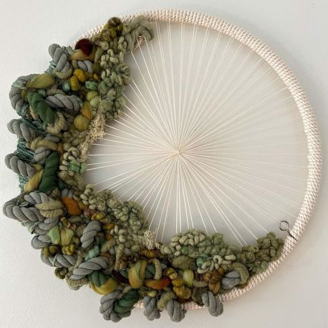 Fiber Artist Creates Beautiful Circular Masterpieces Hoop Weaving Diy, Circular Weaving Loom, Circular Artwork, Diy Moss, Circular Weaving, Yarn Weaving, Circular Art, Weaving Loom Diy, Art Masterpieces