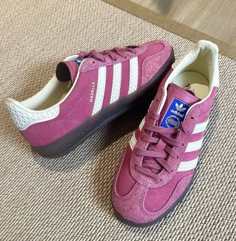 insta: 969dd.er Adidas Gazelle Pink, Pink Gazelles, Adidas Gazelle Shoes, Gazelle Shoes, Summer Wallpapers, Shoe Inspo, Everyday Shoes, Dream Style, Swag Shoes