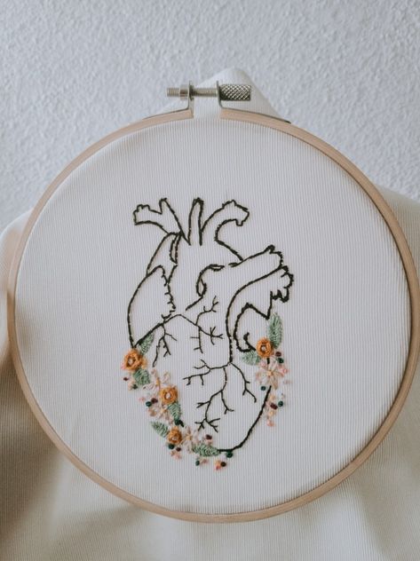 Medicine Embroidery Patterns, Anatomical Heart Embroidery Pattern, Realistic Heart Embroidery, Anatomy Embroidery Patterns, Anatomic Heart Embroidery, Human Heart Embroidery, Medicine Embroidery, Nursing Embroidery, Embroidery Anatomy