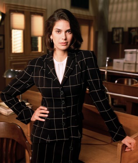 Teri Hatcher in Lois & Clark Terri Hatcher, Perry White, Dean Cain, Superman And Lois Lane, Teri Hatcher, Superman Movies, Career Outfits, Adventures Of Superman, Superman Comic