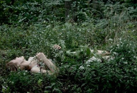 Galadriel Aesthetic, Lady Galadriel, Grunge Fairycore, Fairy Aesthetic, + Core + Aesthetic, Forest Fairy, The Grass, Dnd Characters, Secret Garden