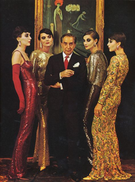 Norman Norell with models in his designs, made up in the style of Kees van Dongen, in front of Norell's favourite of his paintings Luisa Casati, Norman Norell, Milton Greene, Georgina Chapman, Fashion 1970s, Design Assistant, American Fashion Designers, Couture Designers, Vintage Couture