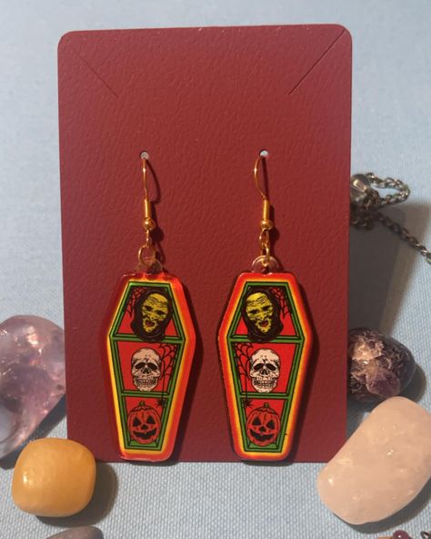 ‼️CREATURE FEATURE EARRINGS‼️ • New Halloween Earrings OUT NOW : https://www.etsy.com/listing/1809064027/creature-feature-coffin-earrings-gold?click_key=21f444ee2aded17ef3038200cea99b8b84dd4ff0%3A1809064027&click_sum=e4ce1efa&ref=shop_home_active_4&frs=1 • #halloween #halloweenmakeup #halloweencostume #horror #creature #monstermania #halloweenjewelry #witchaesthetic #skeletonearrings #alternativefashion Vampire Horror, Coffin Earrings, W.i.t.c.h Aesthetic, Skeleton Earrings, Halloween Everyday, Creature Feature, Goth Aesthetic, Halloween Earrings, Halloween Jewelry