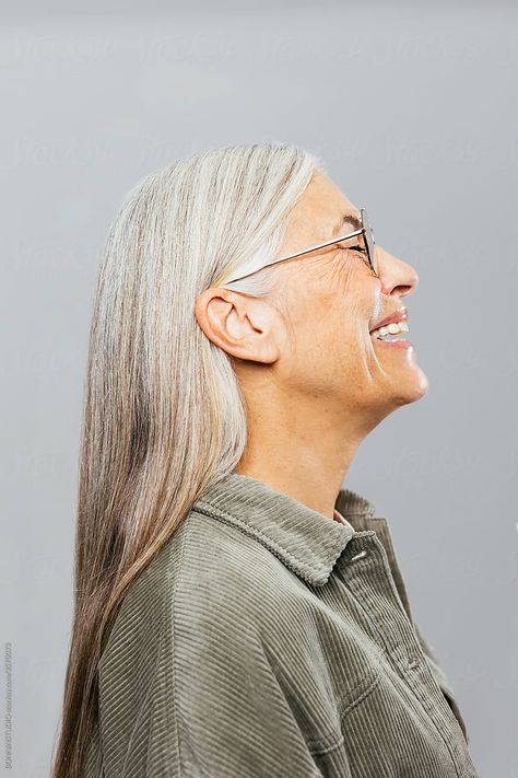 Stylish Old People, Elderly Aesthetic, Glasses Side View, Old Age Makeup, People With Glasses, Middle Aged Woman, Facebook Cover Design, Skin Model, Elderly Woman