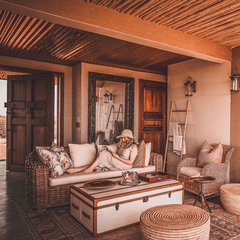 Safari Home Decor African Style, Safari Chic Interior Design, Safari Chic Decor, Safari Interior Design, Safari Office, Safari Furniture, Safari Style Interior, African Themed Living Room, Safari Bedroom Decor