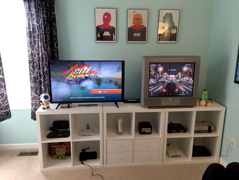 Nice cabinets, how the backs are covered but have cables running back unseen.  The cubes are Kallax units, but they backed them with beadboard to hide the cables. Kallax Gaming Room, Entertainment Center Bedroom, Xbox Setup, Gamer Rooms, Retro Room Ideas, Video Game Organization, Game Display, Video Game Storage, Vhs Collection