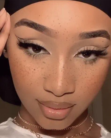 White Waterline Eyeliner Black Women, Eyeliner Black Women, Pretty Edgy, Face Card, Eyeliner Looks, Eye Makeup Art, Beat Face, Insta Inspo, Aesthetic Iphone