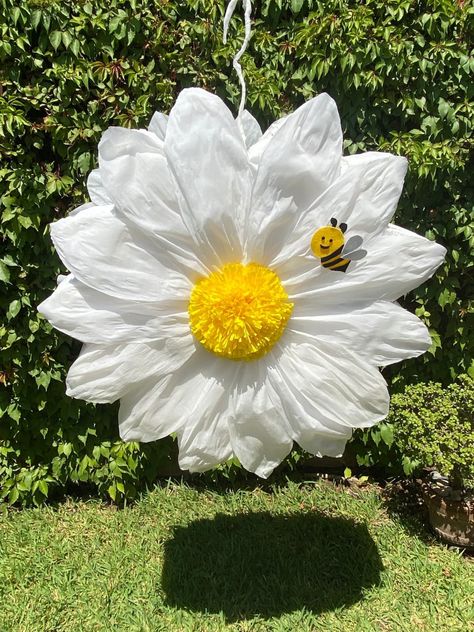 Flower Piñatas Ideas, Wildflower Pinata, Pinata Flower, Daisy Piñata, Daisy Pinata, Bee Pinata, Flower Pinata, Sunflower Birthday Parties, Princess Jasmine Birthday Party