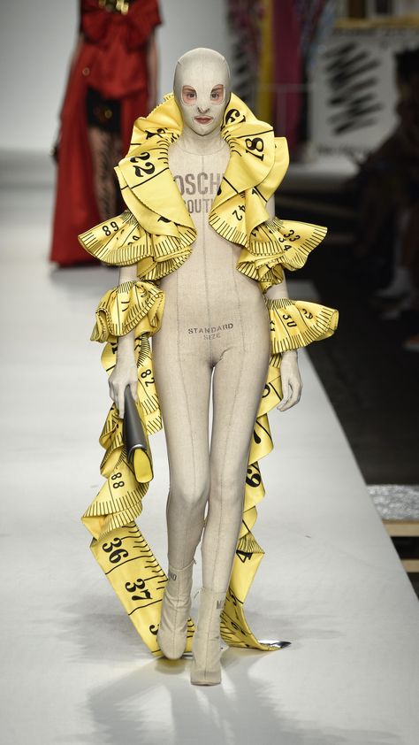 The Most WTF Moments From The Moschino Runway #refinery29uk Conceptual Fashion, Japan Name, Moschino Runway, Camp Fashion, Weird Fashion, Futuristic Fashion, 가을 패션, Fesyen Wanita, Costume Design