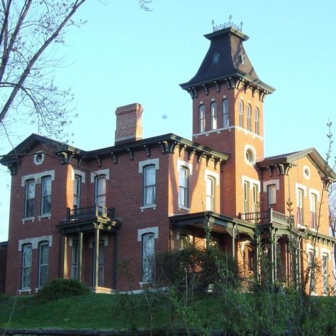 Alton Illinois, Southern Illinois, Abandoned Mansions, Mississippi River, Historic Homes, Abandoned Places, Victorian Homes, Travel Usa, Old Houses