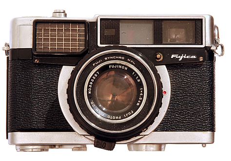 I picked up a 1961 Fujica 35-EE, just because I wanted a film camera to play with. It is solid and heavy. It looks brand new. It doesn't take batteries, and I love it! I am running the first roll through it now. Film Camera Edit, Camera Collage, Film Png, Camera Png, Simple Camera, Vintage Film Camera, Camera Aesthetic, Camera Vintage, Film Icon