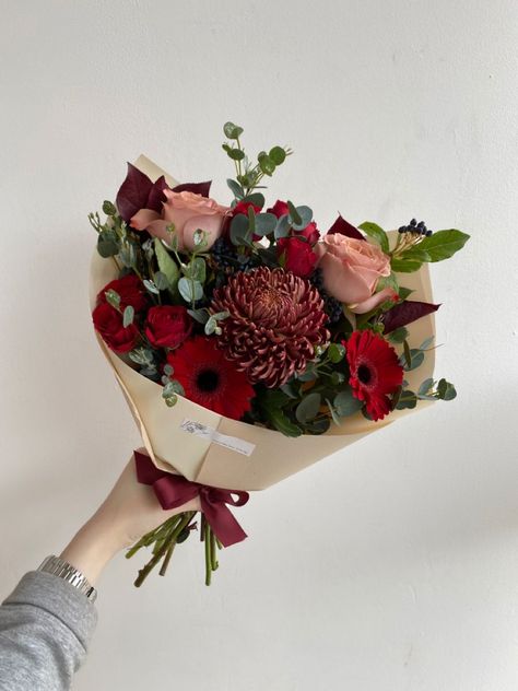 Valentines Day Bouquet For Him, Small Valentines Bouquets, Valentines Floral Bouquets, Valentines Floral Arrangements Diy, Valentines Flower Arrangements Ideas, Valentine’s Day Floral Arrangements, Valentines Flowers Bouquet, Fall Bouquet Flowers, Valentines Floral Arrangements