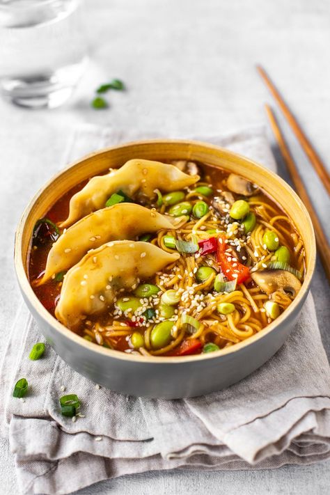 Vegan Gyoza Soup, Gyoza Ramen Soup, Trader Joes Gyoza Soup, Gyoza Noodle Soup, Gyoza Rice Bowl, Japanese Dumpling Soup, Japanese Food Recipes Vegetarian, Gyoza Bowl, Buddhist Recipes