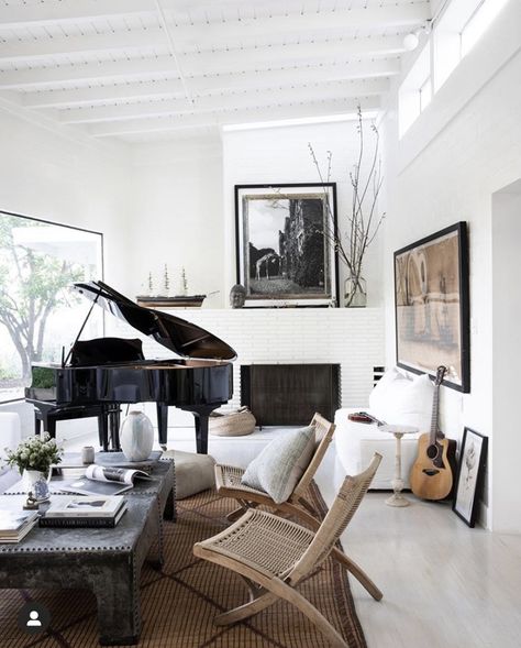 Giraffe Manor Kenya, Grand Piano Living Room, Grand Piano Room, Amy Neunsinger, Piano Living Rooms, Music Themed Rooms, Giraffe Manor, Music Room Art, Music Room Design