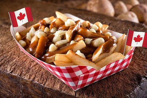 Ballpark Food, Poutine Fries, Poutine Recipe, Canadian Dishes, Red Wine Gravy, Canadian Cuisine, Delivery Food, Canadian Food, Cheese Fries