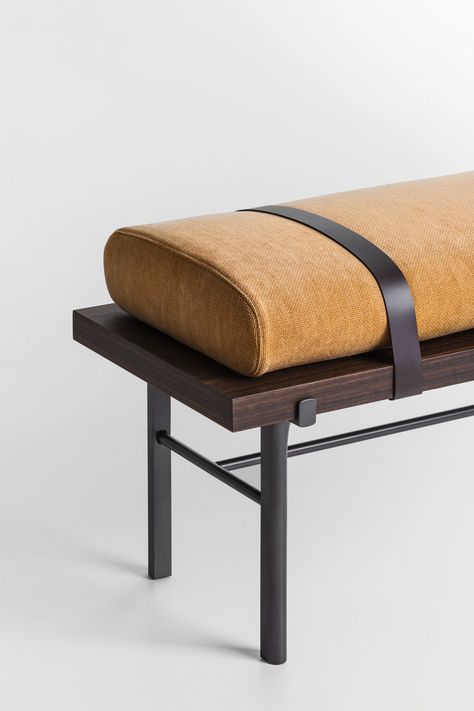 Twelve A.M. bedroom system has a comfortable bench, echoing the design of the bed, the cushion of which is held by leather straps like the bed, can be placed at the foot of the bed. #Molteni #MolteniGroup #MolteniDada #furniture #furnituredesign #interiors #interiordesign #design #bench #bedroom Leather Bedroom, Neri Hu, Set Sofa, Bench Designs, Bed Bench, Bedroom Bench, Furniture Details, Leather Furniture, Interior Furniture