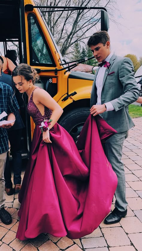 VSCO - ✰𝙋𝙄𝙉𝙏𝙀𝙍𝙀𝙎𝙏: @Heeybiia | heeyhappy Prom Goals, Pretty Quinceanera Dresses, Prom Photos, Cute Prom Dresses, Pretty Prom Dresses, Prom Pictures, Ball Gowns Prom, Prom Dresses Ball Gown, Formal Dresses For Women