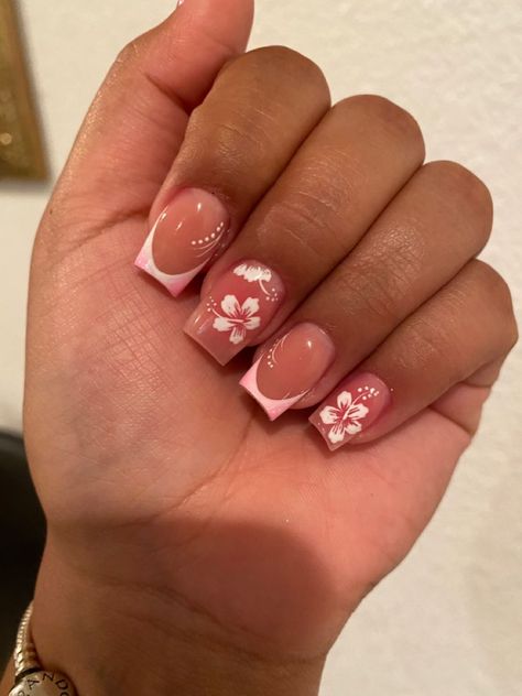 Idea Nails Summer, Blue Nail Outfit, Nails Of Summer, Nail Into Summer, Simple Pink Gel Nails, Nail Inspo For 11 Yo, Short Nails For Back To School, Birthday Nails Short Coffin, Nail Ideas Acrylic Medium Length