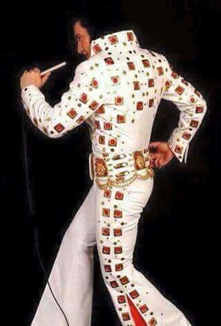 :-)   Always pulling that  belt up. Cause they  was too heavy. Elvis Style, Elvis Costume, Elvis Presley Concerts, 60's Music, Elvis Memorabilia, Elvis Impersonator, Elvis Jumpsuits, King Creole, King Elvis Presley