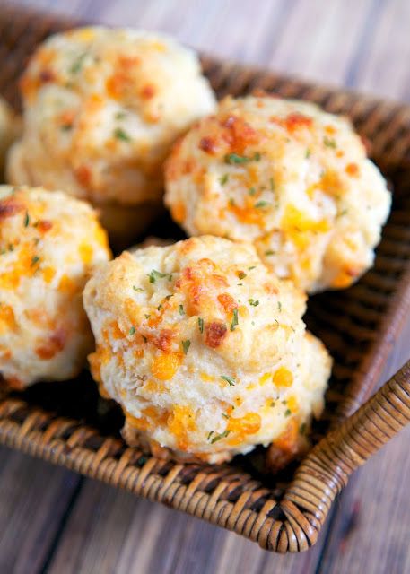 Homemade Cheddar Bay Biscuits - Plain Chicken Biscuits Self Rising Flour, Red Lobster Biscuits, Cheesy Biscuit, Cheddar Bay Biscuits, Cheddar Biscuits, Biscuit Rolls, Plain Chicken, Butter Cheese, Homemade Biscuits