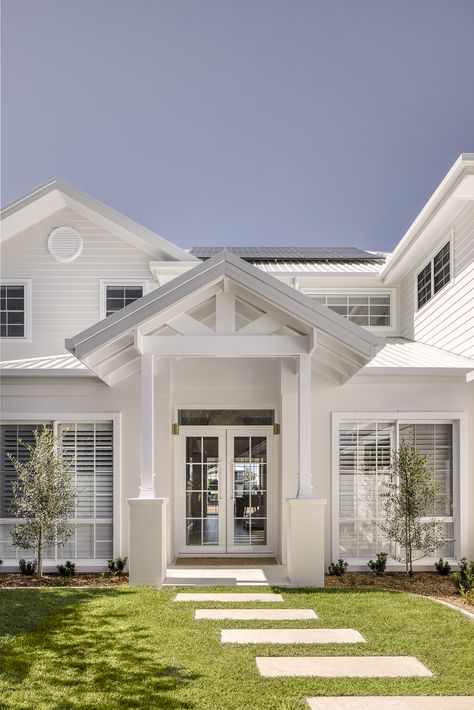 Love this covered entrance before our front door Hamptons Style House Exterior, Hampton House Exterior, Modern Hamptons House, Hamptons Home Exterior, Hamptons Exterior, Modern Queenslander, Hamptons Facade, Hampton Style House, Hamptons Style House