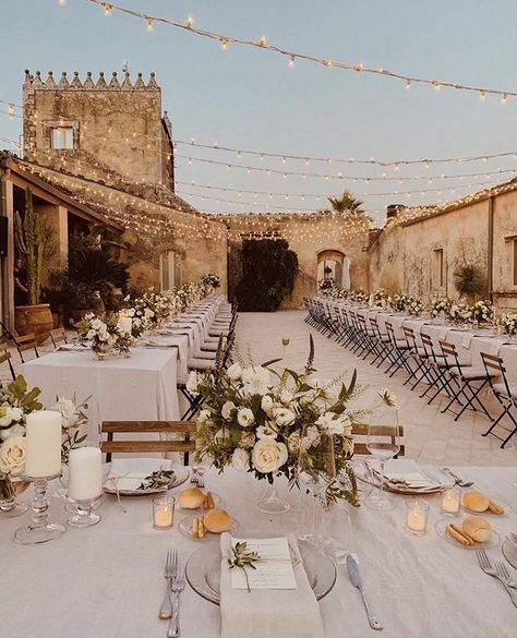 Open Air Wedding, Tuscan Wedding, Wedding Goals, Wedding Mood, Italian Wedding, Dreamy Wedding, Italy Wedding, Wedding Lights, Wedding Locations