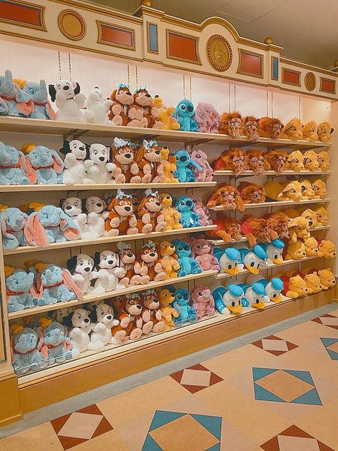 Disney Store Plush, Disney Toys Aesthetic, Disney Store Merchandise, Disney Merch Aesthetic, Disney Aethstetic, Disney World Gifts, Disney Stores, Disneyland Merchandise, Disney Parque